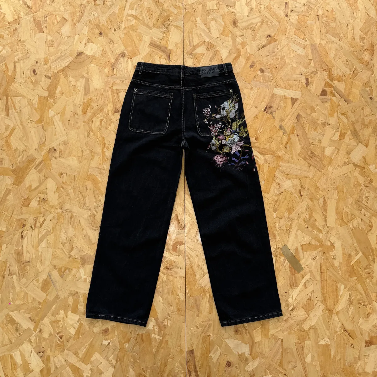 Derschutze Flower Embroidered Jeans · Derschutze