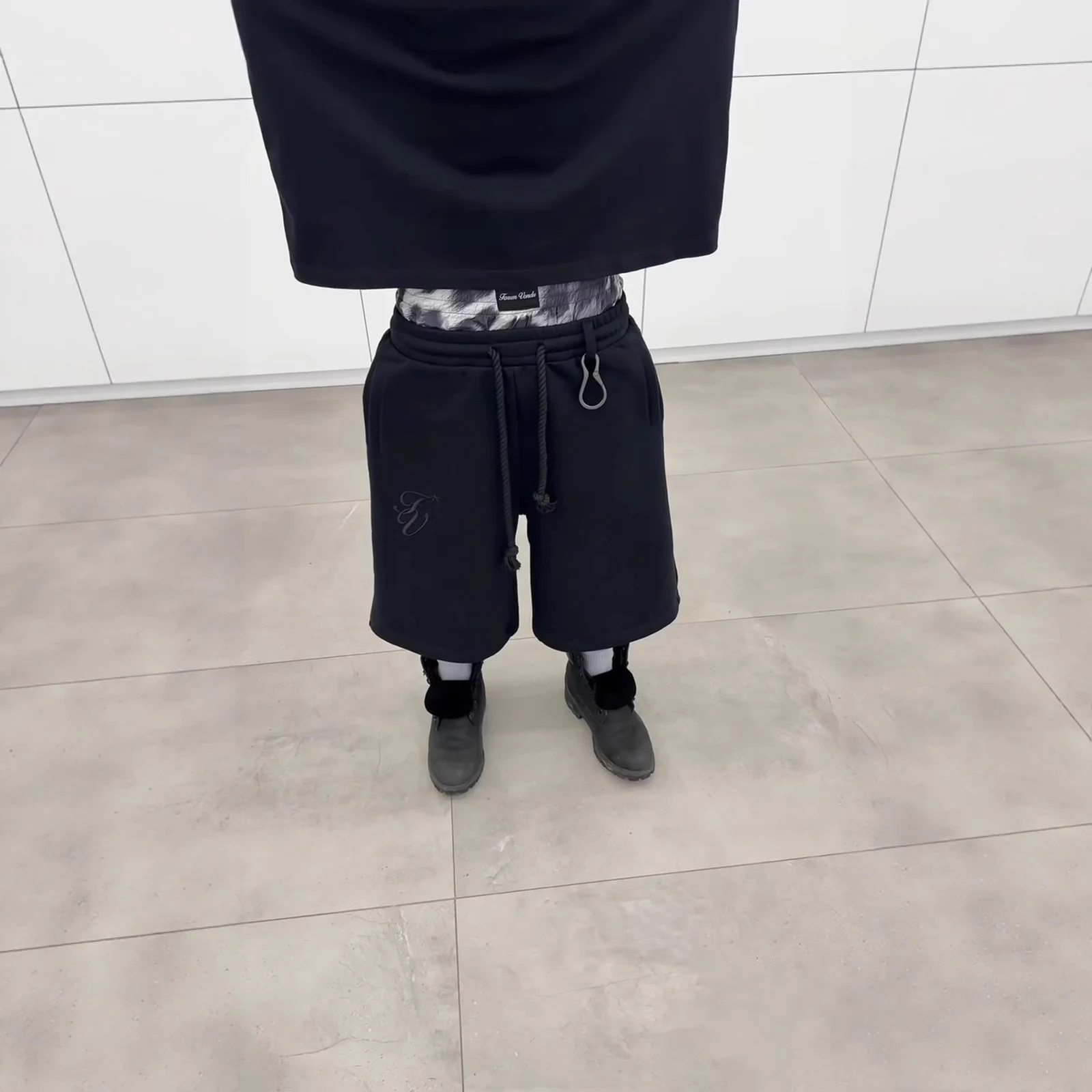 Foum Vonda Shorts · Foum Vonda
