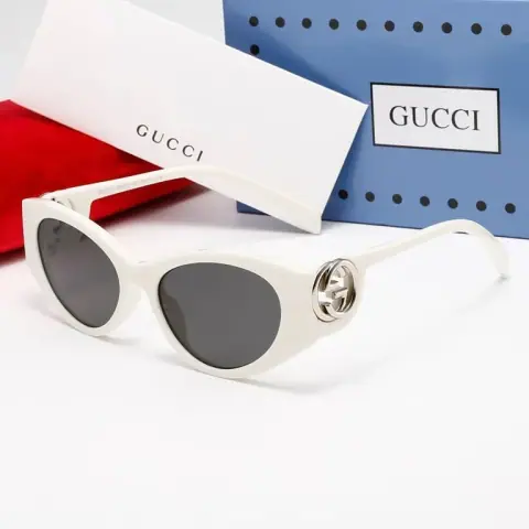 Gucci Cat-Eye Shades · Gucci