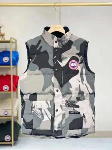 Canada Goose Puffer Vest Camo · Canada Goose