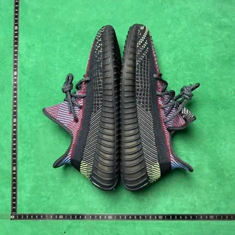 Yeezy 350 Yecheil · Yeezy
