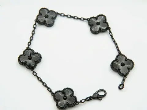 Van Cleef & Arpels Alhambra Clover Bracelet · Van Cleef & Arpels