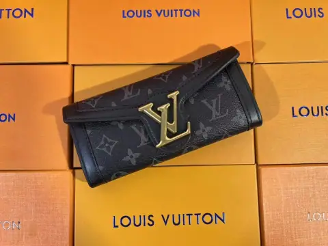 Louis Vuitton Wallet · Louis Vuitton